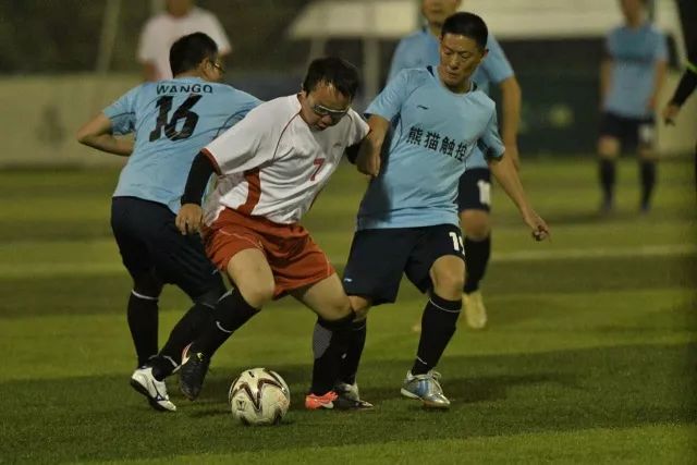 高尔夫球重庆女子公开赛挥杆 首轮彭严萱63杆破纪录领先高尔夫球重庆女子公开赛挥杆 首轮彭严萱63杆破纪录领先